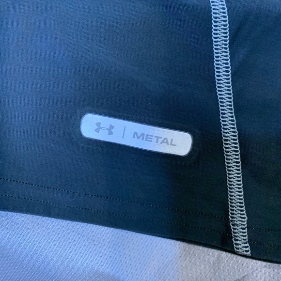BNWT Under Armour METAL black compression/fitted Heatgear™️ short sleeve t-shirt - Picture 5 of 10